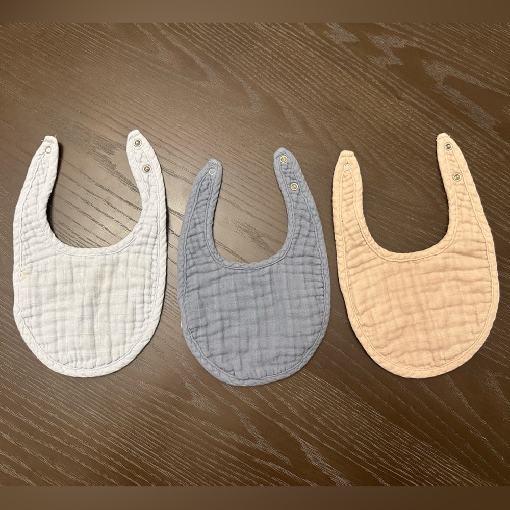 Mushie organic bib lot